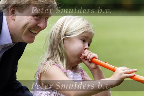 Wassernaar 5 juni 2010
Fotouurtje met Prinses Maxima Amalia Alexia Ariane en Prins Willem Alexander in de tuin van hun huis op de Horsten.
Peter Smulders bv
