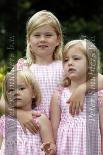 Wassernaar 5 juni 2010
Fotouurtje met Prinses Maxima Amalia Alexia Ariane en Prins Willem Alexander in de tuin van hun huis op de Horsten.
Peter Smulders bv