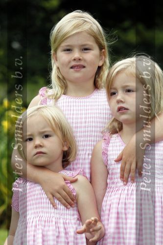 Wassernaar 5 juni 2010
Fotouurtje met Prinses Maxima Amalia Alexia Ariane en Prins Willem Alexander in de tuin van hun huis op de Horsten.
Peter Smulders bv