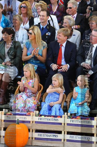 Tiel, 11 September 2010
50e maal FruitCorso met als gasten
Prins Willem Alexander, Prinses Maxima, Prinses Amalia, Prinses Alexia en Prinses Ariane
Foto Peter Smulders BV