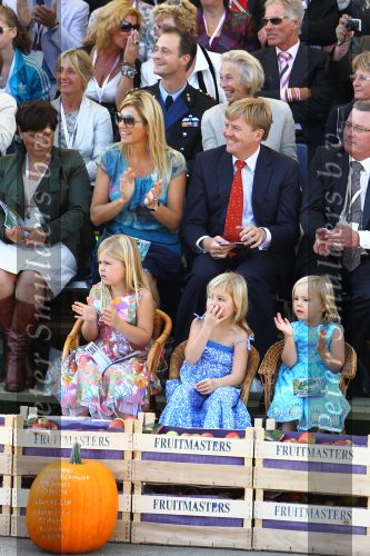 Tiel, 11 September 2010
50e maal FruitCorso met als gasten
Prins Willem Alexander, Prinses Maxima, Prinses Amalia, Prinses Alexia en Prinses Ariane
Foto Peter Smulders BV