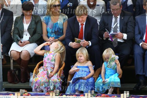 Tiel, 11 September 2010
50e maal FruitCorso met als gasten
Prins Willem Alexander, Prinses Maxima, Prinses Amalia, Prinses Alexia en Prinses Ariane
Foto Peter Smulders BV