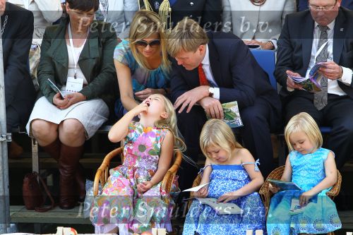 Tiel, 11 September 2010
50e maal FruitCorso met als gasten
Prins Willem Alexander, Prinses Maxima, Prinses Amalia, Prinses Alexia en Prinses Ariane
Foto Peter Smulders BV
