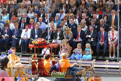 Tiel, 11 September 2010
50e maal FruitCorso met als gasten
Prins Willem Alexander, Prinses Maxima, Prinses Amalia, Prinses Alexia en Prinses Ariane
Foto Peter Smulders BV