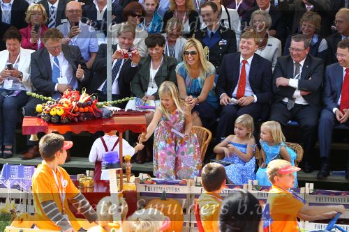 Tiel, 11 September 2010
50e maal FruitCorso met als gasten
Prins Willem Alexander, Prinses Maxima, Prinses Amalia, Prinses Alexia en Prinses Ariane
Foto Peter Smulders BV