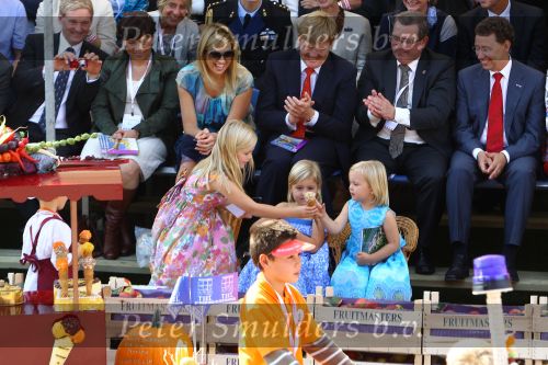 Tiel, 11 September 2010
50e maal FruitCorso met als gasten
Prins Willem Alexander, Prinses Maxima, Prinses Amalia, Prinses Alexia en Prinses Ariane
Foto Peter Smulders BV