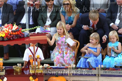 Tiel, 11 September 2010
50e maal FruitCorso met als gasten
Prins Willem Alexander, Prinses Maxima, Prinses Amalia, Prinses Alexia en Prinses Ariane
Foto Peter Smulders BV