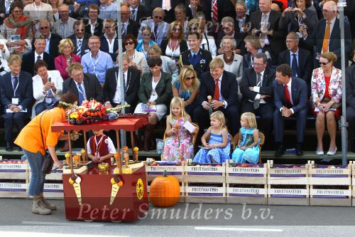Tiel, 11 September 2010
50e maal FruitCorso met als gasten
Prins Willem Alexander, Prinses Maxima, Prinses Amalia, Prinses Alexia en Prinses Ariane
Foto Peter Smulders BV