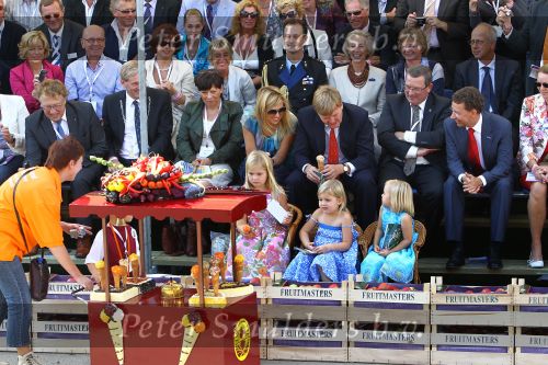Tiel, 11 September 2010
50e maal FruitCorso met als gasten
Prins Willem Alexander, Prinses Maxima, Prinses Amalia, Prinses Alexia en Prinses Ariane
Foto Peter Smulders BV