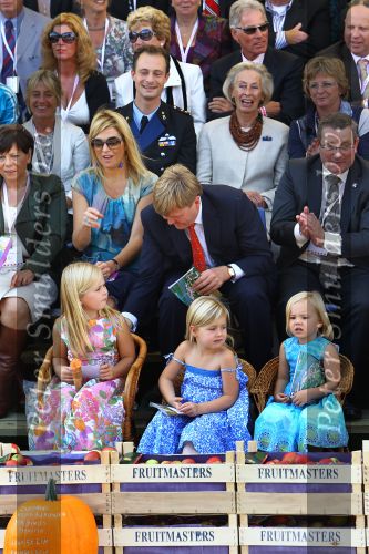 Tiel, 11 September 2010
50e maal FruitCorso met als gasten
Prins Willem Alexander, Prinses Maxima, Prinses Amalia, Prinses Alexia en Prinses Ariane
Foto Peter Smulders BV