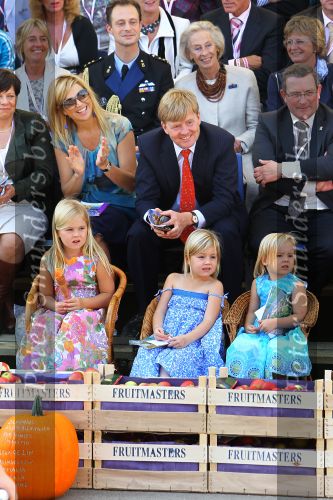 Tiel, 11 September 2010
50e maal FruitCorso met als gasten
Prins Willem Alexander, Prinses Maxima, Prinses Amalia, Prinses Alexia en Prinses Ariane
Foto Peter Smulders BV