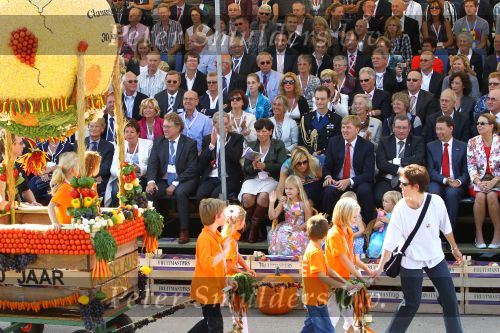 Tiel, 11 September 2010
50e maal FruitCorso met als gasten
Prins Willem Alexander, Prinses Maxima, Prinses Amalia, Prinses Alexia en Prinses Ariane
Foto Peter Smulders BV