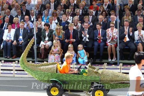 Tiel, 11 September 2010
50e maal FruitCorso met als gasten
Prins Willem Alexander, Prinses Maxima, Prinses Amalia, Prinses Alexia en Prinses Ariane
Foto Peter Smulders BV
