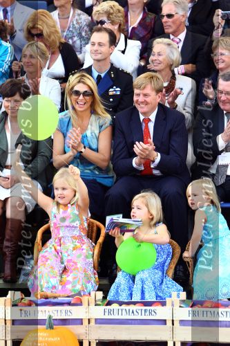 Tiel, 11 September 2010
50e maal FruitCorso met als gasten
Prins Willem Alexander, Prinses Maxima, Prinses Amalia, Prinses Alexia en Prinses Ariane
Foto Peter Smulders BV