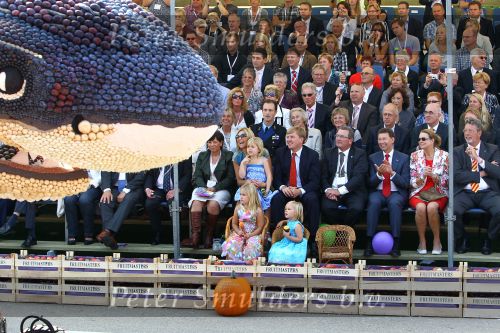 Tiel, 11 September 2010
50e maal FruitCorso met als gasten
Prins Willem Alexander, Prinses Maxima, Prinses Amalia, Prinses Alexia en Prinses Ariane
Foto Peter Smulders BV