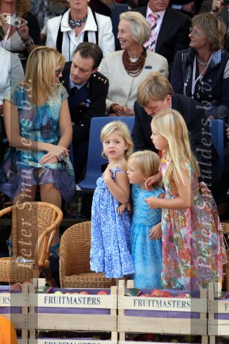 Tiel, 11 September 2010
50e maal FruitCorso met als gasten
Prins Willem Alexander, Prinses Maxima, Prinses Amalia, Prinses Alexia en Prinses Ariane
Foto Peter Smulders BV