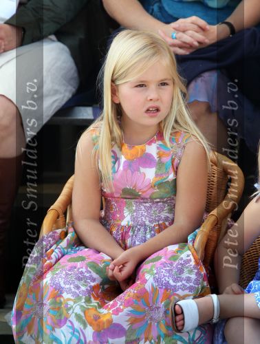 Tiel, 11 September 2010
50e maal FruitCorso met als gasten
Prins Willem Alexander, Prinses Maxima, Prinses Amalia, Prinses Alexia en Prinses Ariane
Foto Peter Smulders BV