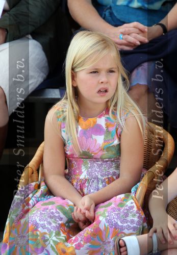 Tiel, 11 September 2010
50e maal FruitCorso met als gasten
Prins Willem Alexander, Prinses Maxima, Prinses Amalia, Prinses Alexia en Prinses Ariane
Foto Peter Smulders BV
