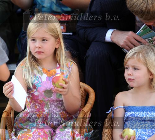 Tiel, 11 September 2010
50e maal FruitCorso met als gasten
Prins Willem Alexander, Prinses Maxima, Prinses Amalia, Prinses Alexia en Prinses Ariane
Foto Peter Smulders BV
