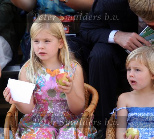 Tiel, 11 September 2010
50e maal FruitCorso met als gasten
Prins Willem Alexander, Prinses Maxima, Prinses Amalia, Prinses Alexia en Prinses Ariane
Foto Peter Smulders BV
