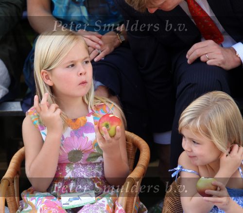 Tiel, 11 September 2010
50e maal FruitCorso met als gasten
Prins Willem Alexander, Prinses Maxima, Prinses Amalia, Prinses Alexia en Prinses Ariane
Foto Peter Smulders BV