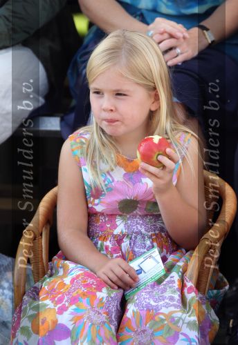 Tiel, 11 September 2010
50e maal FruitCorso met als gasten
Prins Willem Alexander, Prinses Maxima, Prinses Amalia, Prinses Alexia en Prinses Ariane
Foto Peter Smulders BV