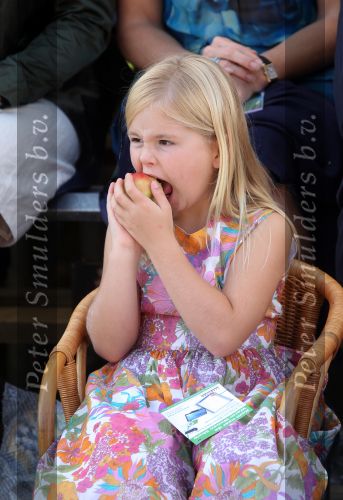Tiel, 11 September 2010
50e maal FruitCorso met als gasten
Prins Willem Alexander, Prinses Maxima, Prinses Amalia, Prinses Alexia en Prinses Ariane
Foto Peter Smulders BV