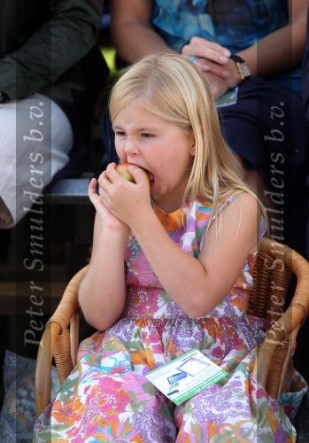 Tiel, 11 September 2010
50e maal FruitCorso met als gasten
Prins Willem Alexander, Prinses Maxima, Prinses Amalia, Prinses Alexia en Prinses Ariane
Foto Peter Smulders BV