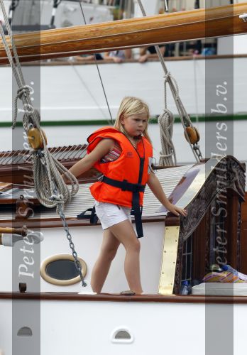 Amsterdam 21 augustus 2010
Prins Willem Alkexander met de groende Draeck bij sail. Prinses Maxima Prinses Amalia Ariane en Alexia zijn er ook bij. Ook is er een kindermeisje bij. Ze voeren onder begeleiding van meerdere politie boten
Peter Smulders bv