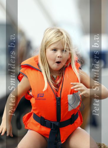 Amsterdam 21 augustus 2010
Prins Willem Alkexander met de groende Draeck bij sail. Prinses Maxima Prinses Amalia Ariane en Alexia zijn er ook bij. Ook is er een kindermeisje bij. Ze voeren onder begeleiding van meerdere politie boten
Peter Smulders bv