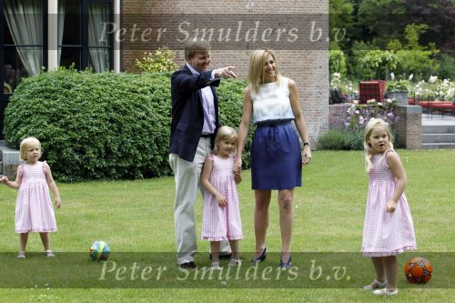Wassernaar 5 juni 2010
Fotouurtje met Prinses Maxima Amalia Alexia Ariane en Prins Willem Alexander in de tuin van hun huis op de Horsten.
Peter Smulders bv