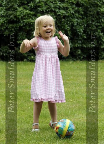 Wassernaar 5 juni 2010
Fotouurtje met Prinses Maxima Amalia Alexia Ariane en Prins Willem Alexander in de tuin van hun huis op de Horsten.
Peter Smulders bv