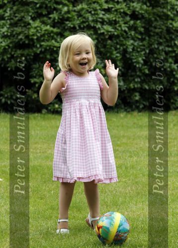 Wassernaar 5 juni 2010
Fotouurtje met Prinses Maxima Amalia Alexia Ariane en Prins Willem Alexander in de tuin van hun huis op de Horsten.
Peter Smulders bv