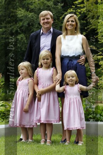 Wassernaar 5 juni 2010
Fotouurtje met Prinses Maxima Amalia Alexia Ariane en Prins Willem Alexander in de tuin van hun huis op de Horsten.
Peter Smulders bv