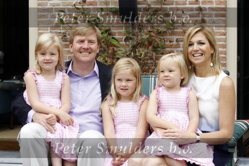 Wassernaar 5 juni 2010
Fotouurtje met Prinses Maxima Amalia Alexia Ariane en Prins Willem Alexander in de tuin van hun huis op de Horsten.
Peter Smulders bv