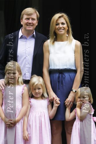 Wassernaar 5 juni 2010
Fotouurtje met Prinses Maxima Amalia Alexia Ariane en Prins Willem Alexander in de tuin van hun huis op de Horsten.
Peter Smulders bv