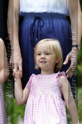 Wassernaar 5 juni 2010
Fotouurtje met Prinses Maxima Amalia Alexia Ariane en Prins Willem Alexander in de tuin van hun huis op de Horsten.
Peter Smulders bv