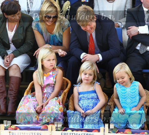 Tiel, 11 September 2010
50e maal FruitCorso met als gasten
Prins Willem Alexander, Prinses Maxima, Prinses Amalia, Prinses Alexia en Prinses Ariane
Foto Peter Smulders BV