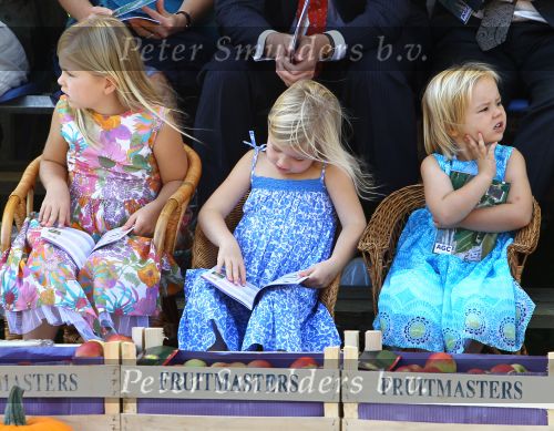 Tiel, 11 September 2010
50e maal FruitCorso met als gasten
Prins Willem Alexander, Prinses Maxima, Prinses Amalia, Prinses Alexia en Prinses Ariane
Foto Peter Smulders BV