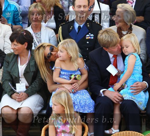 Tiel, 11 September 2010
50e maal FruitCorso met als gasten
Prins Willem Alexander, Prinses Maxima, Prinses Amalia, Prinses Alexia en Prinses Ariane
Foto Peter Smulders BV