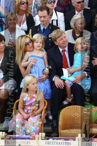Tiel, 11 September 2010
50e maal FruitCorso met als gasten
Prins Willem Alexander, Prinses Maxima, Prinses Amalia, Prinses Alexia en Prinses Ariane
Foto Peter Smulders BV