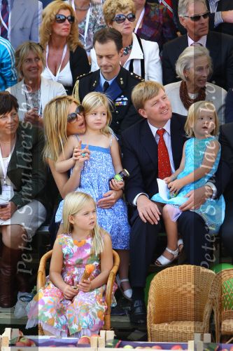 Tiel, 11 September 2010
50e maal FruitCorso met als gasten
Prins Willem Alexander, Prinses Maxima, Prinses Amalia, Prinses Alexia en Prinses Ariane
Foto Peter Smulders BV