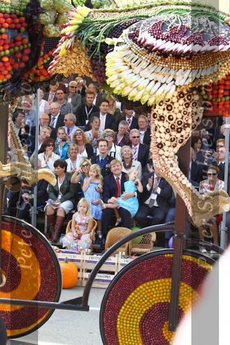 Tiel, 11 September 2010
50e maal FruitCorso met als gasten
Prins Willem Alexander, Prinses Maxima, Prinses Amalia, Prinses Alexia en Prinses Ariane
Foto Peter Smulders BV