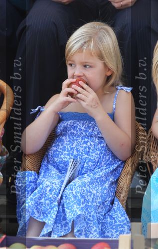 Tiel, 11 September 2010
50e maal FruitCorso met als gasten
Prins Willem Alexander, Prinses Maxima, Prinses Amalia, Prinses Alexia en Prinses Ariane
Foto Peter Smulders BV