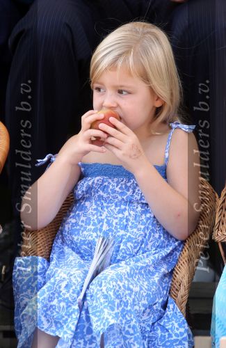 Tiel, 11 September 2010
50e maal FruitCorso met als gasten
Prins Willem Alexander, Prinses Maxima, Prinses Amalia, Prinses Alexia en Prinses Ariane
Foto Peter Smulders BV