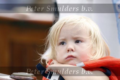 Amsterdam 21 augustus 2010
Prins Willem Alkexander met de groende Draeck bij sail. Prinses Maxima Prinses Amalia Ariane en Alexia zijn er ook bij. Ook is er een kindermeisje bij. Ze voeren onder begeleiding van meerdere politie boten
Peter Smulders bv