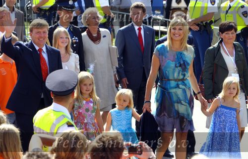 Tiel, 11 September 2010
50e maal FruitCorso met als gasten
Prins Willem Alexander, Prinses Maxima, Prinses Amalia, Prinses Alexia en Prinses Ariane
Foto Peter Smulders BV