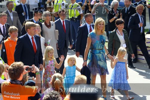 Tiel, 11 September 2010
50e maal FruitCorso met als gasten
Prins Willem Alexander, Prinses Maxima, Prinses Amalia, Prinses Alexia en Prinses Ariane
Foto Peter Smulders BV