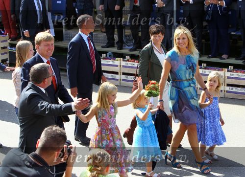 Tiel, 11 September 2010
50e maal FruitCorso met als gasten
Prins Willem Alexander, Prinses Maxima, Prinses Amalia, Prinses Alexia en Prinses Ariane
Foto Peter Smulders BV