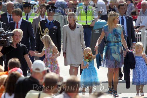 Tiel, 11 September 2010
50e maal FruitCorso met als gasten
Prins Willem Alexander, Prinses Maxima, Prinses Amalia, Prinses Alexia en Prinses Ariane
Foto Peter Smulders BV